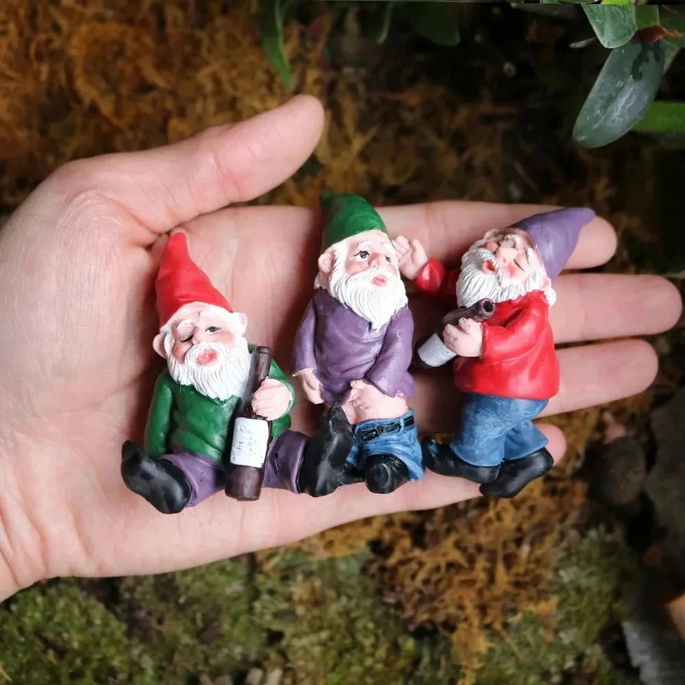 White Bearded Old Man Dwarf Sculpture Creative Urinating Gnome Statue Resin Crafts Garden Courtyard Home Decoration Accessories