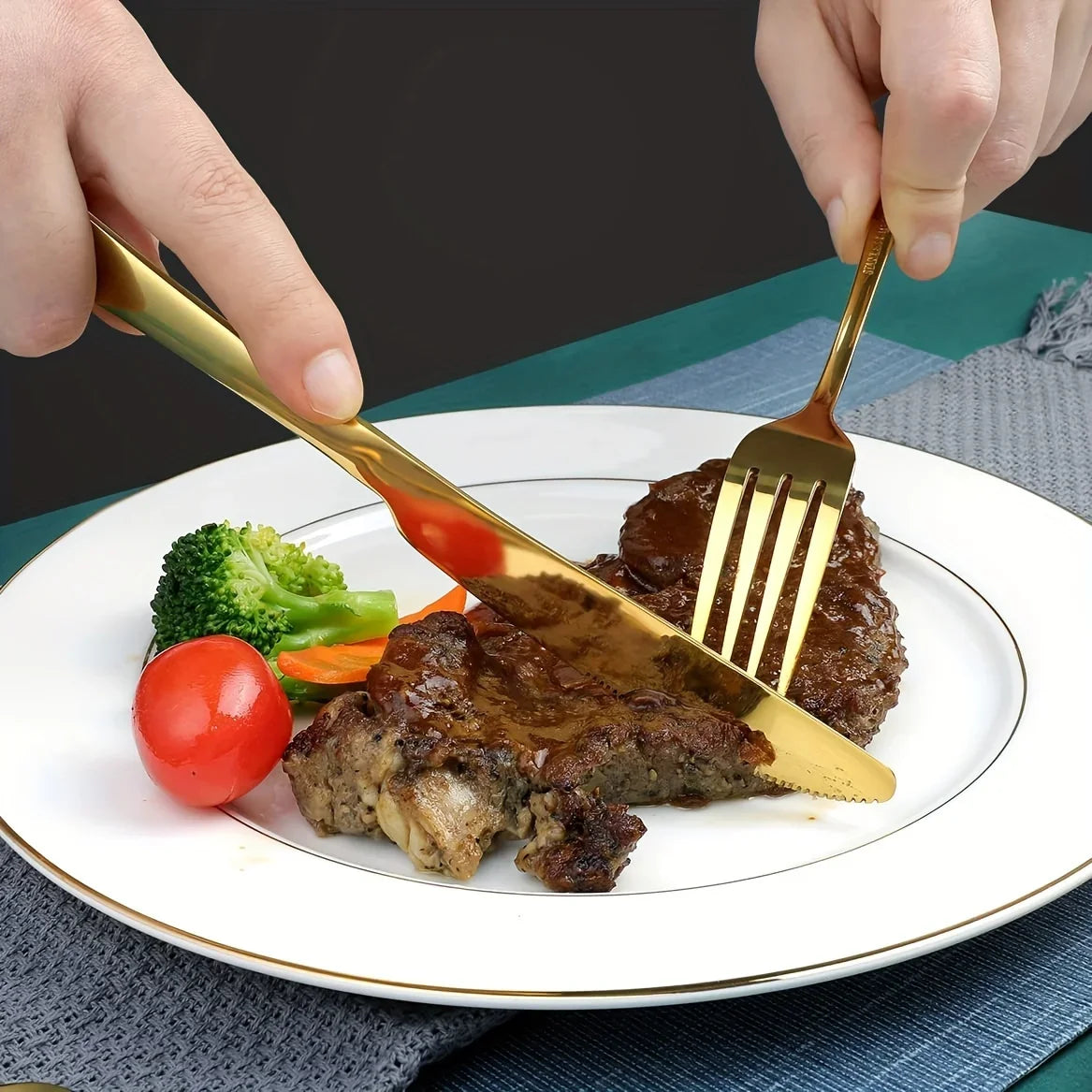 24pcs Elegant Stainless Steel Black Flatware Set, Classic Knife, Fork Spoon Gift Set Mirror Polish Gold Cutlery Dishwasher Saf